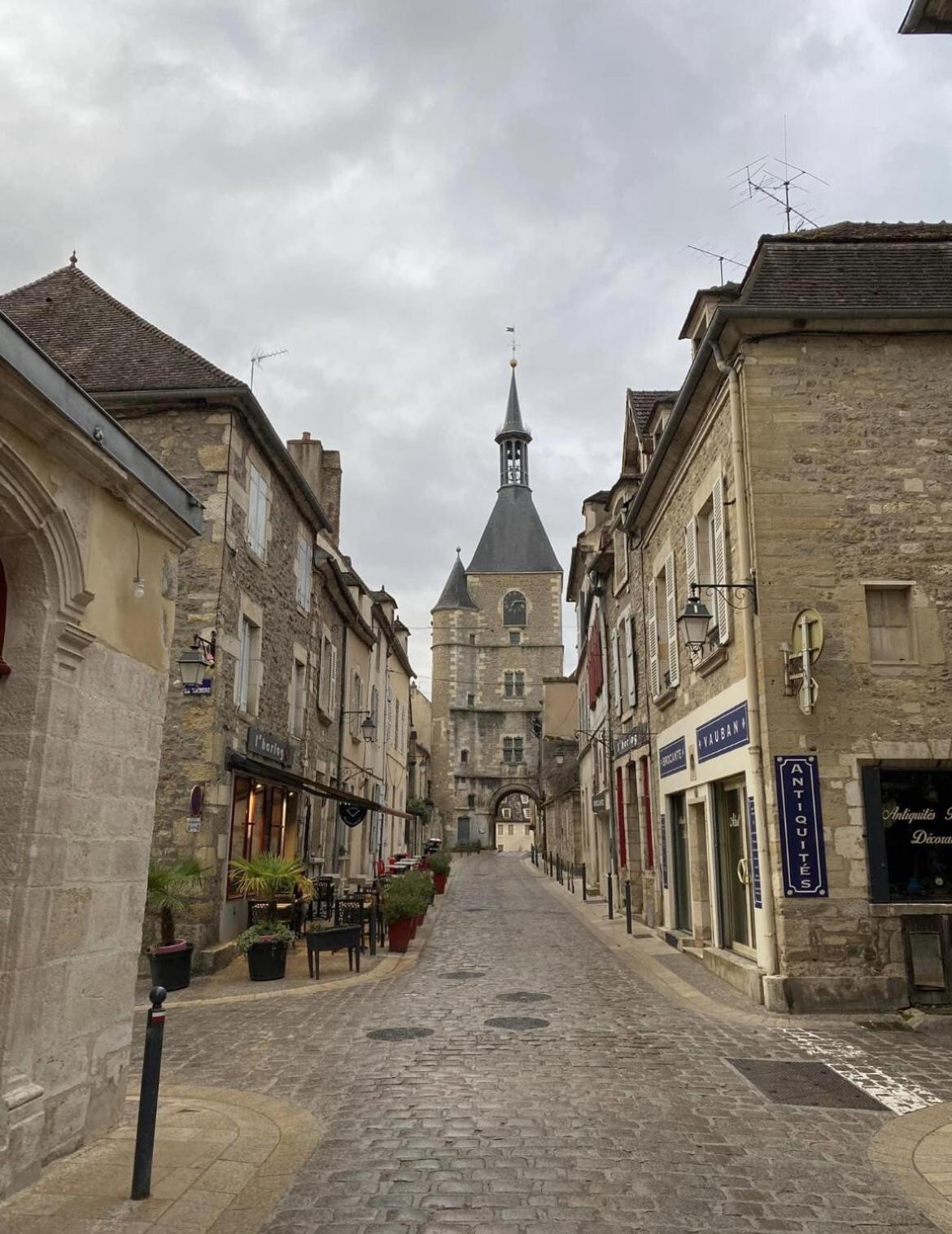 "La Petite Maison" Triplex Au Centre Ville - Les Terres Du Roy Avallon Extérieur photo