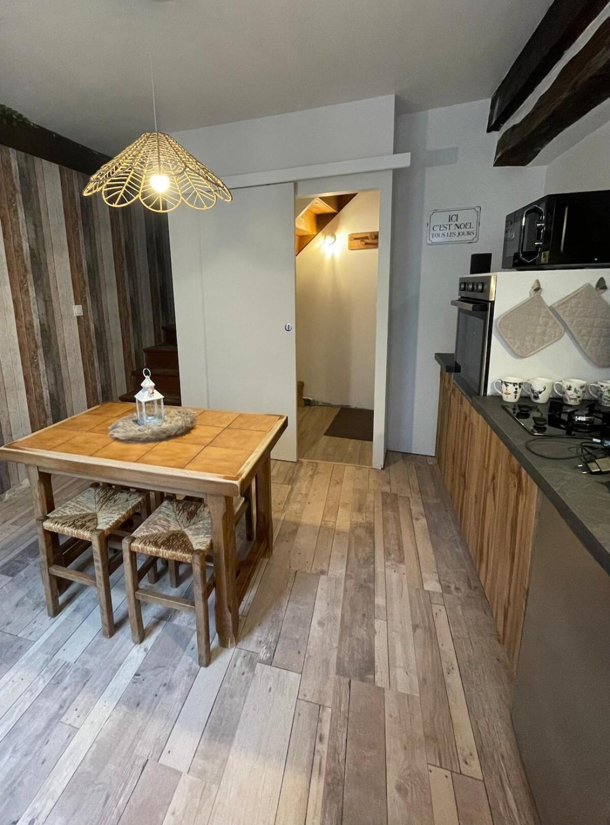 "La Petite Maison" Triplex Au Centre Ville - Les Terres Du Roy Avallon Extérieur photo