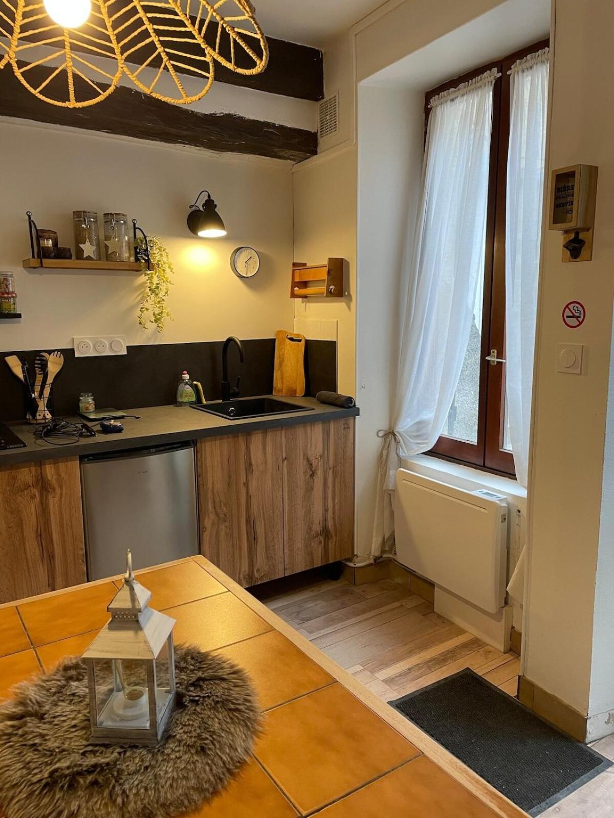 "La Petite Maison" Triplex Au Centre Ville - Les Terres Du Roy Avallon Extérieur photo