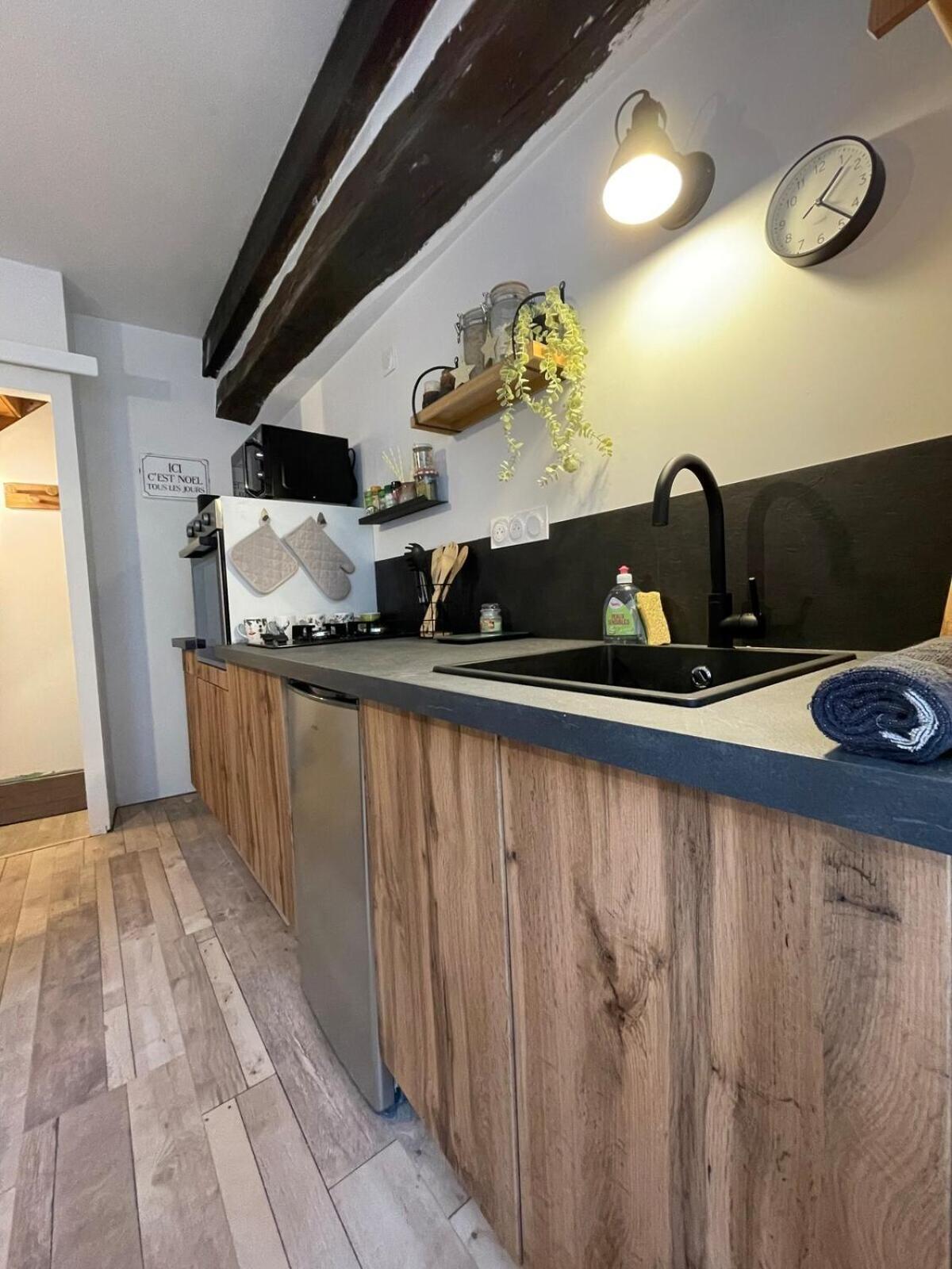 "La Petite Maison" Triplex Au Centre Ville - Les Terres Du Roy Avallon Extérieur photo